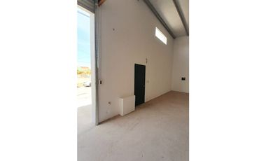 VENTA - GALPON NUEVO CON RENTA - 250 MTS 2 - INVERSION - TRES ARROYOS