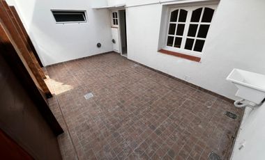 Venta PH 2 ambientes reciclado con patio propio