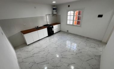 Venta PH 2 ambientes reciclado con patio propio