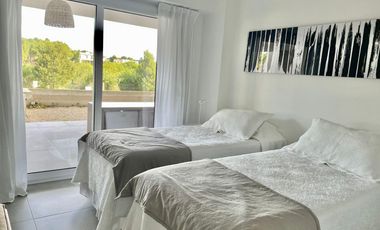 Departamento en venta  4 amb PB  3 dormitorios suite  contra frente Costa Esmeralda