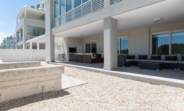 Departamento en venta  4 amb PB  3 dormitorios suite  contra frente Costa Esmeralda