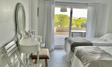 Departamento en venta  4 amb PB  3 dormitorios suite  contra frente Costa Esmeralda