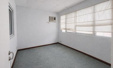 Oficina en planta alta