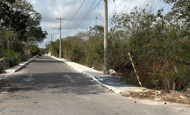 Terrenos con 200m2 en Sitpach, Mérida