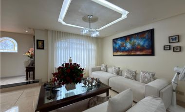 VENTA DE CASA EN CONJUNTO CERRADO EN VILLA CAMPESTRE TRADICIONAL.