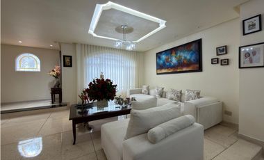 VENTA DE CASA EN CONJUNTO CERRADO EN VILLA CAMPESTRE TRADICIONAL.