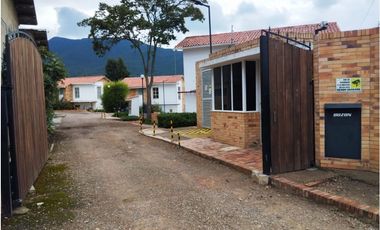 VENTA CASA 116m2 + JARDINES  CONJUNTO PRIVADO TABIO