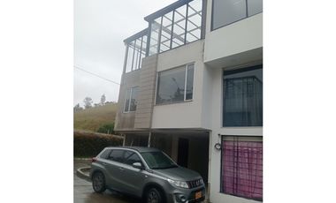 VENDO CASA BOSQUE MADERO CON PARQUEADERO INTERNO
