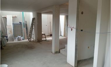 VENDO CASA BOSQUE MADERO CON PARQUEADERO INTERNO