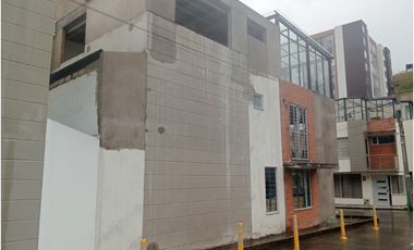 VENDO CASA BOSQUE MADERO CON PARQUEADERO INTERNO