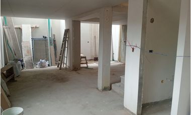 VENDO CASA BOSQUE MADERO CON PARQUEADERO INTERNO