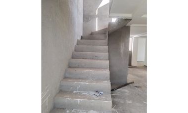 VENDO CASA CON DOBLE APARTAMENTO IMPERIO REAL