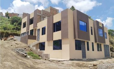 VENDO CASA CON DOBLE APARTAMENTO IMPERIO REAL