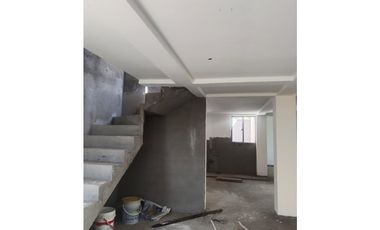 VENDO CASA CON DOBLE APARTAMENTO IMPERIO REAL