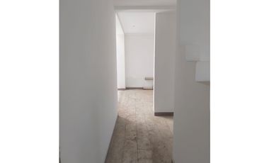 VENDO CASA CON DOBLE APARTAMENTO IMPERIO REAL