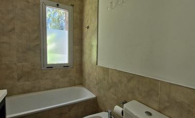 ALQUILER dos ambientes con jardín propio