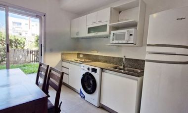 ALQUILER dos ambientes con jardín propio