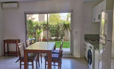 ALQUILER dos ambientes con jardín propio