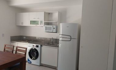 ALQUILER dos ambientes con jardín propio