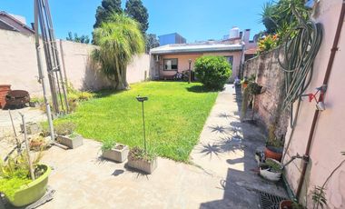 CASA 5 AMBIENTES SANTOS LUGARES JARDIN PERMUTA