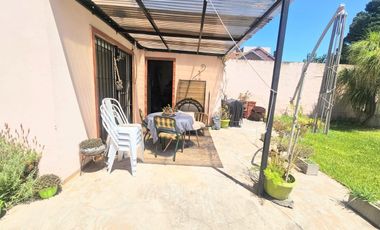 CASA 5 AMBIENTES SANTOS LUGARES JARDIN PERMUTA