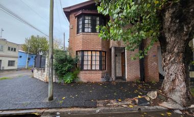 Venta Casa tipo duplex 5 amb en Quilmes.