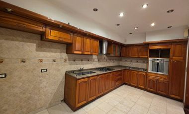Venta Casa tipo duplex 5 amb en Quilmes.