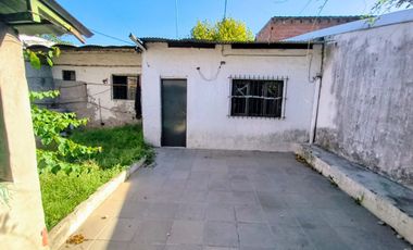 CASA VENTA LA REJA A REFACCIONAR (2 CASAS)