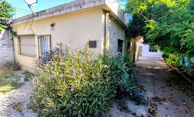 CASA VENTA LA REJA A REFACCIONAR (2 CASAS)