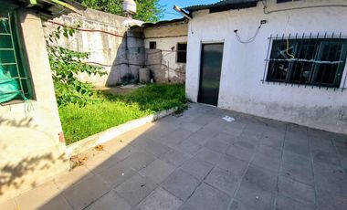CASA VENTA LA REJA A REFACCIONAR (2 CASAS)