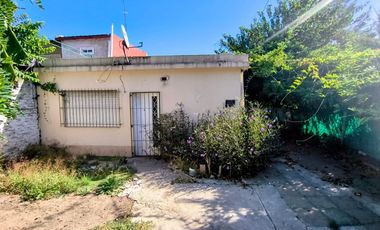 CASA VENTA LA REJA A REFACCIONAR (2 CASAS)