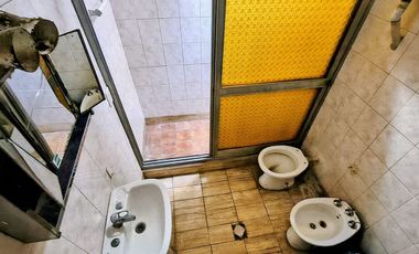 CASA VENTA LA REJA A REFACCIONAR (2 CASAS)