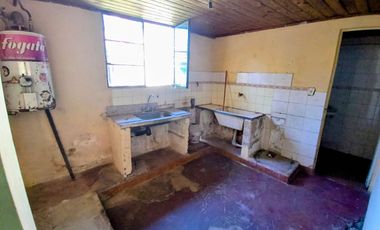 CASA VENTA LA REJA A REFACCIONAR (2 CASAS)