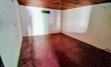 CASA VENTA LA REJA A REFACCIONAR (2 CASAS)