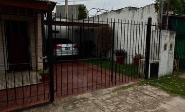VENTA CASA 3 AMB + GALPON/ DEPOSITO COMERCIAL