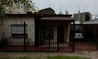 VENTA CASA 3 AMB + GALPON/ DEPOSITO COMERCIAL