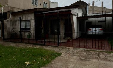 VENTA CASA 3 AMB + GALPON/ DEPOSITO COMERCIAL