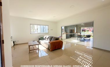 Casa 4 ambientes 190 m² en venta con cochera en Guernica