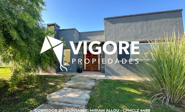 Casa 4 ambientes 190 m² en venta con cochera en Guernica
