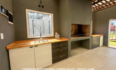 Casa 4 ambientes 190 m² en venta con cochera en Guernica