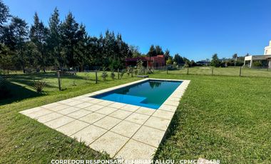 Casa 4 ambientes 190 m² en venta con cochera en Guernica