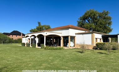 Casa 4 ambientes 190 m² en venta con cochera en Guernica