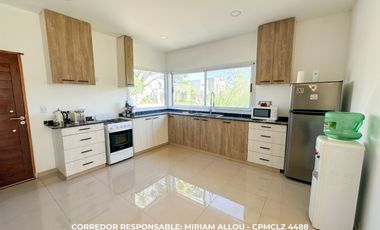 Casa 4 ambientes 190 m² en venta con cochera en Guernica