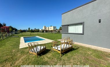 Casa 4 ambientes 190 m² en venta con cochera en Guernica