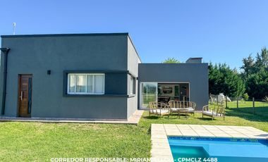 Casa 4 ambientes 190 m² en venta con cochera en Guernica