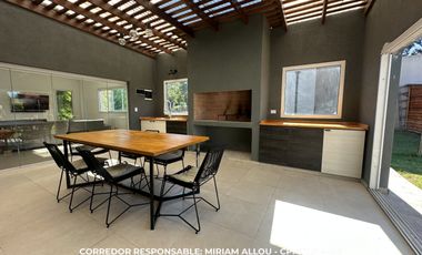 Casa 4 ambientes 190 m² en venta con cochera en Guernica