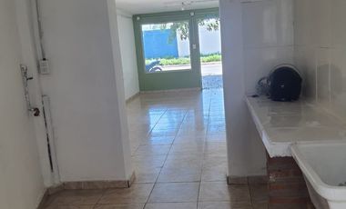 Alquiler anual de Local + casa sobre Av. Cura Gaucho en Villa Cura Brochero
