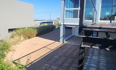 CASA EN ALQUILER CINCO LOMAS 3 DORM PILETA QUINCHO