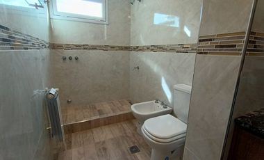 Alquiler | Casa a estrenar – Plottier