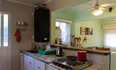 Casa con pileta y quincho en Villa Loguercio